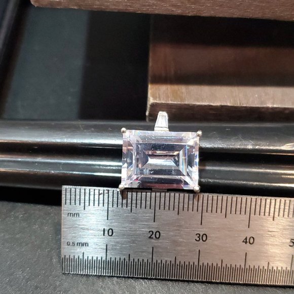 Size 8.25 925 Sterling Silver Large Rectangle Cubic Zirconia Gem Ring - Picture 7 of 8